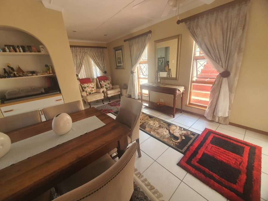 To Let 5 Bedroom Property for Rent in Beacon Bay North Eastern Cape